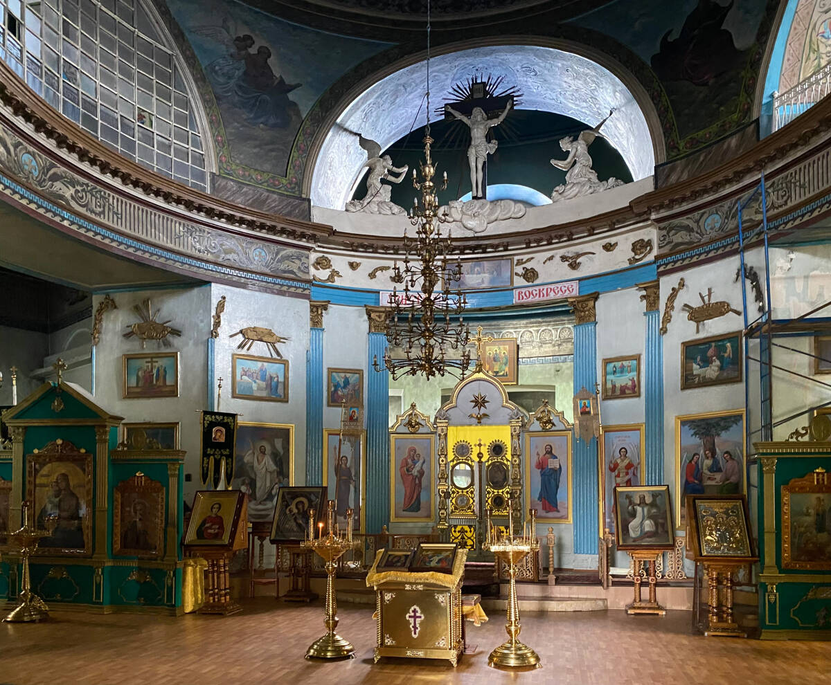 Церковь Троицы Живоначальной, Бондари (Бондарский район, Тамбовская область). интерьер и убранство, Главный объём, вид от входа