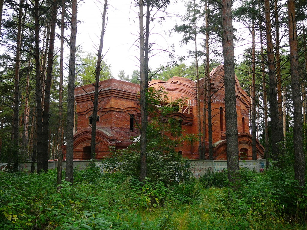 Екатеринбург. Церковь Луки (Войно-Ясенецкого) в Компрессорном. фасады, Строительство храма Святителя Луки 