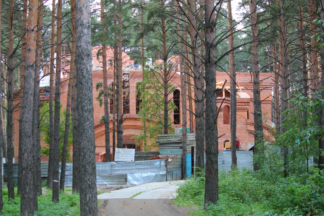 Церковь Луки (Войно-Ясенецкого) в Компрессорном, Екатеринбург (Екатеринбург (МО город Екатеринбург), Свердловская область). фасады, Строительство храма Святителя Луки 