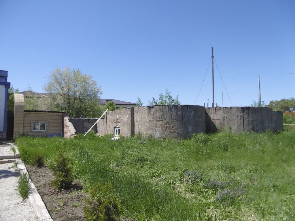 Церковь Покрова Пресвятой Богородицы, Покровка (Новосергиевский район, Оренбургская область). дополнительная информация, Фундамент новой церкви. Строительство приостановлено, ввиду отсутствия денежных средств.
