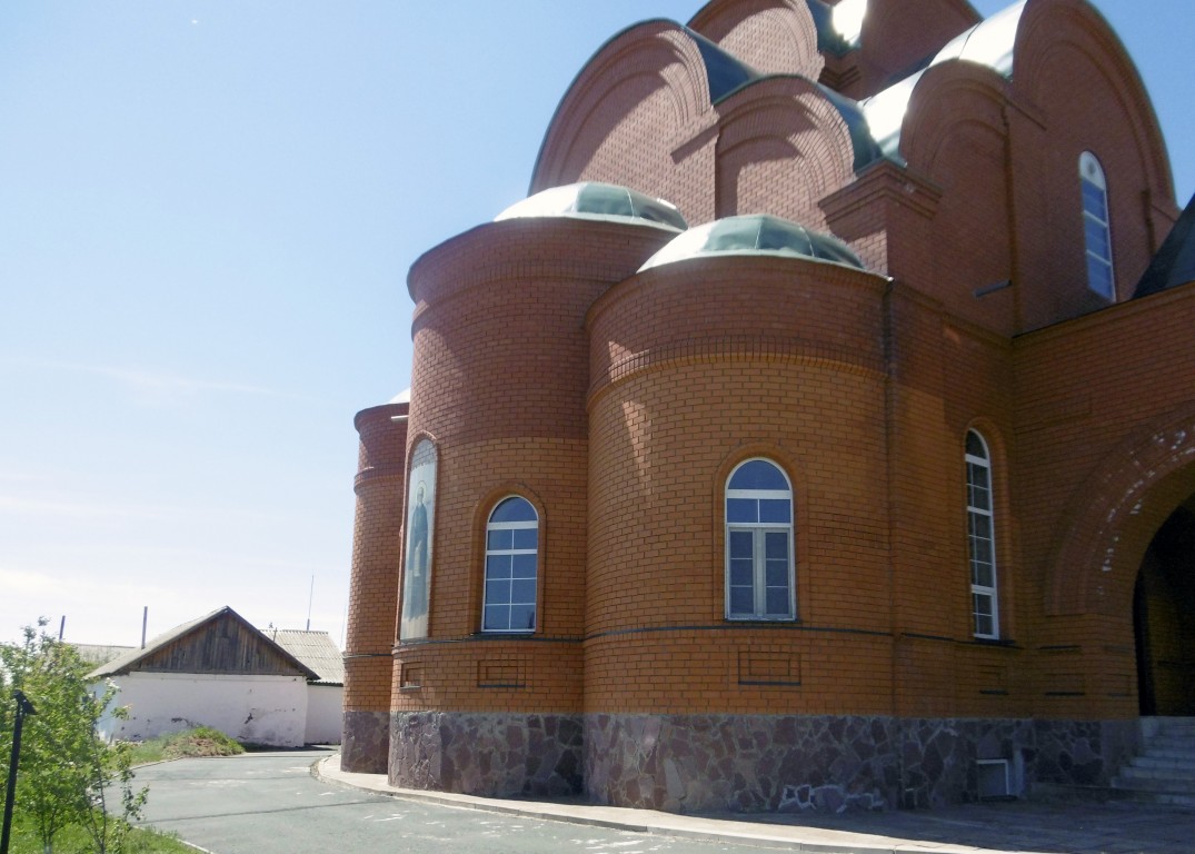 Церковь Сергия Радонежского (новая), Новосергиевка (Новосергиевский район, Оренбургская область). архитектурные детали, Апсидная часть храма