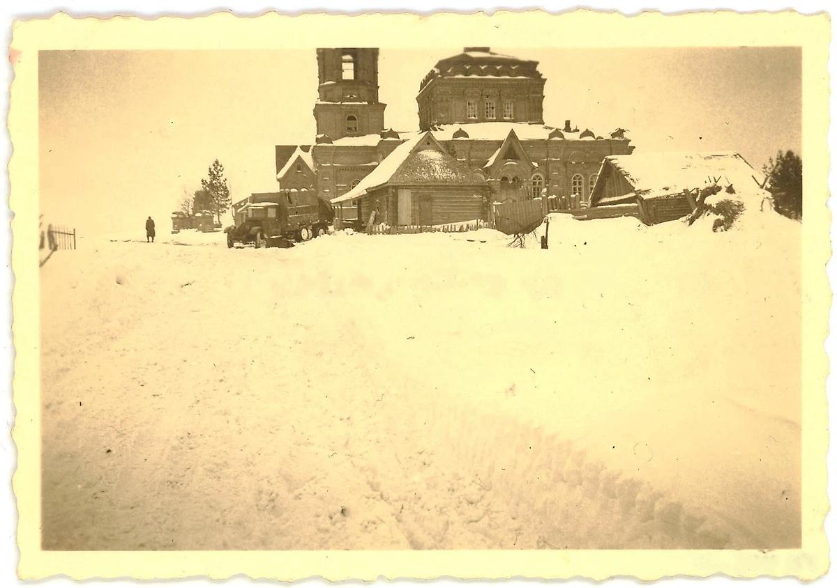 Фото 1942 г. с аукциона e-bay.de, архивная фотография. Церковь иконы Божией Матери "Всех скорбящих Радость", Мойлово (Ульяновский район, Калужская область)