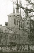Тихвинский Богородице-Успенский мужской монастырь. Звонница, Вид звонницы до реставрации. Фотография А.М.Кузнецова, начало XX в. Л.В.Виноградова. Уездный город Тихвин. СПб, "Сударыня", 2006<br>, Тихвин, Тихвинский район, Ленинградская область