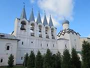 Тихвин. Тихвинский Богородице-Успенский мужской монастырь. Звонница