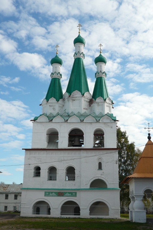 Старая Слобода. Александро-Свирский монастырь. Звонница. фасады