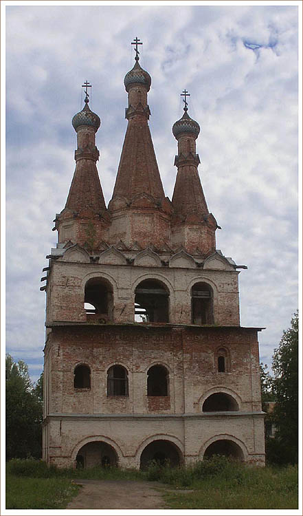 Старая Слобода. Александро-Свирский монастырь. Звонница. фасады