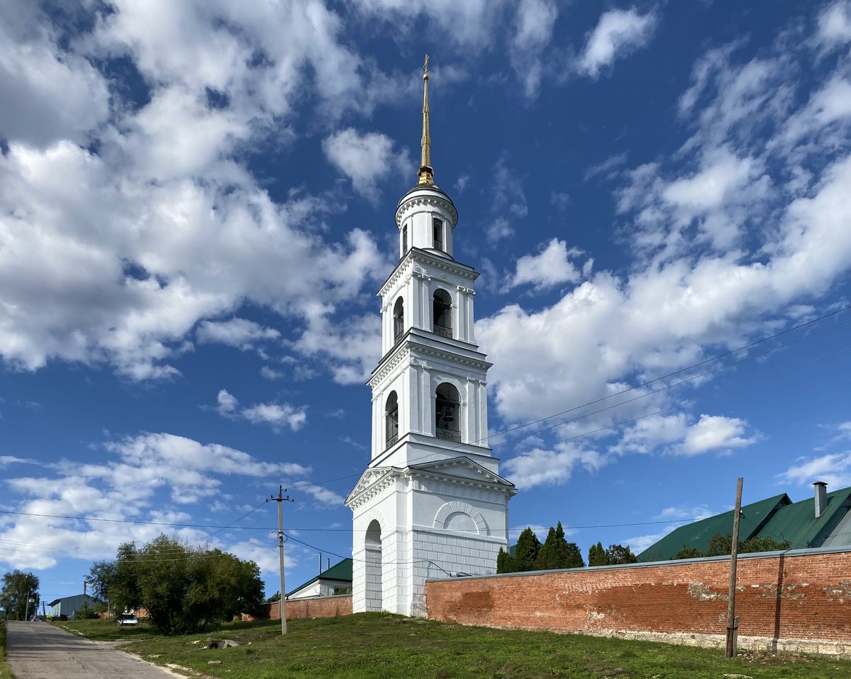 Вид с юга, общий вид в ландшафте. Знаменский монастырь. Колокольня, Елец (Елецкий район и г. Елец, Липецкая область)