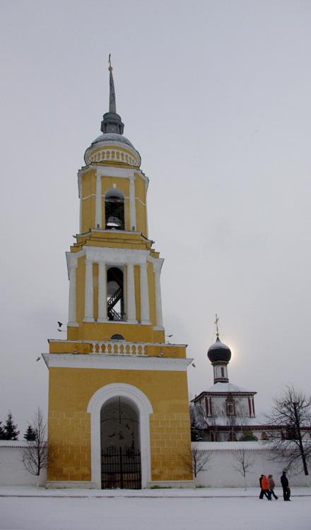 Коломна. Ново-Голутвин Троицкий монастырь. Колокольня. фасады, Колокольня монастыря. Вид со стороны кремлевской площади.