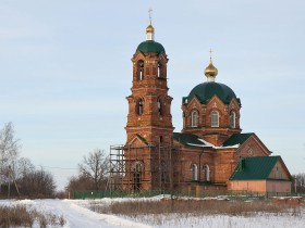 Александровка (Гомзяковский с/с). Церковь Троицы Живоначальной