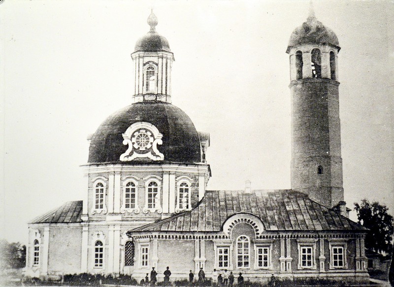 Церковь Всех Святых, Вятка (Киров) (Вятка (Киров), город, Кировская область). архивная фотография, Всехсвятская церковь с колокольней 1723г. постройки (поставлена новая колокольня в 1902г.). С сайта: http://arch-heritage.livejournal.com/2046729.html 