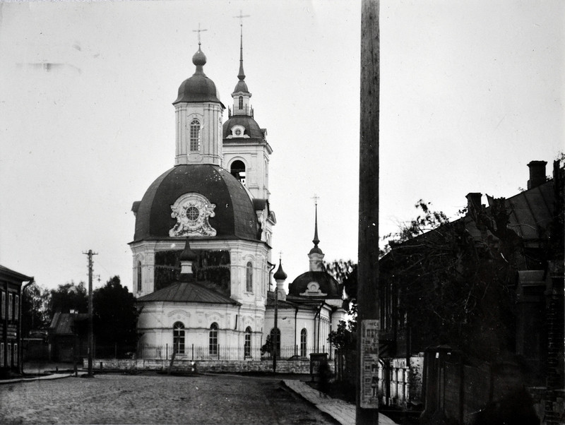 Церковь Всех Святых, Вятка (Киров) (Вятка (Киров), город, Кировская область). архивная фотография, Вид с востока, 1920-е годы, фото с сайта: http://arch-heritage.livejournal.com/2046729.html 