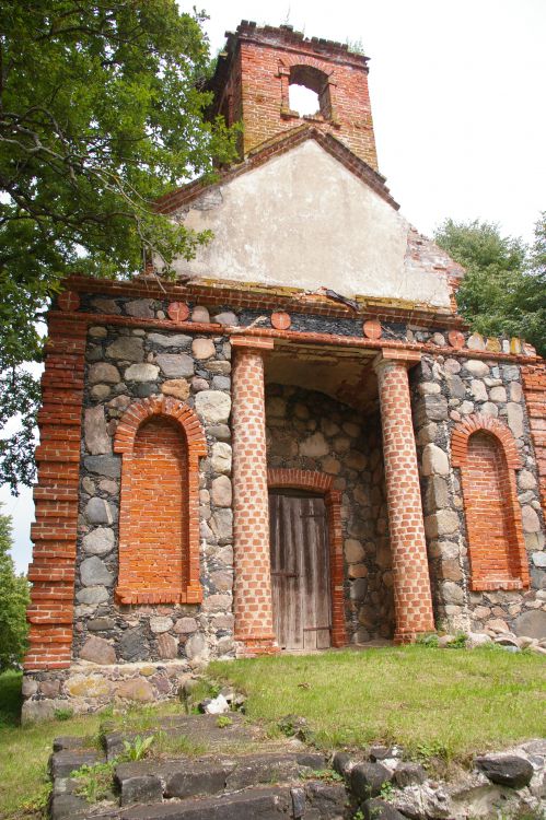 Церковь Преображения Господня, Вецслабада (Лудзенский край, Латвия). фасады, Вход в церковь.