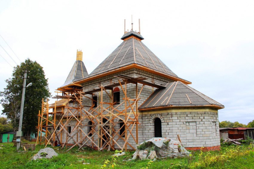 Церковь Успения Пресвятой Богородицы, Макарово (Перемышльский район, Калужская область). документальные фотографии, Вид с юго-востока