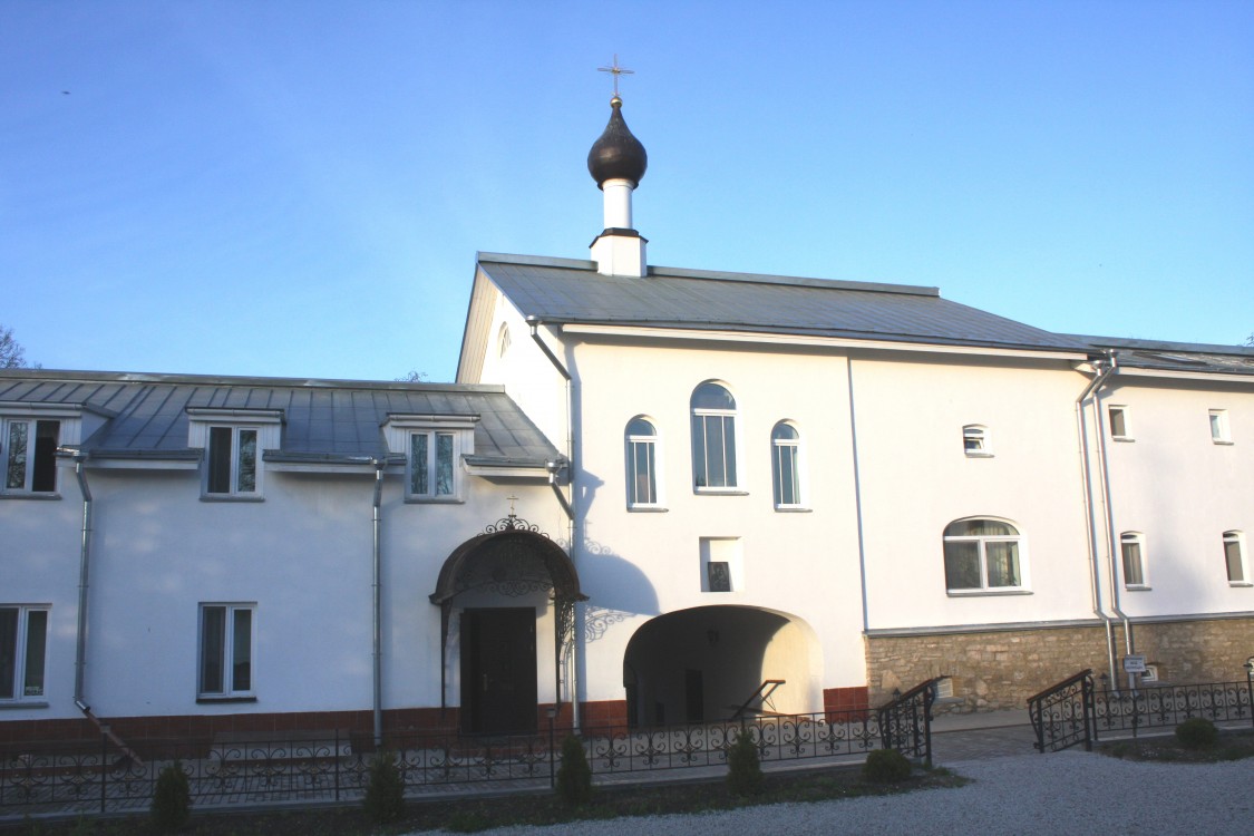 Псков. Снетогорский женский монастырь. Церковь Иоасафа Снетогорского. фасады