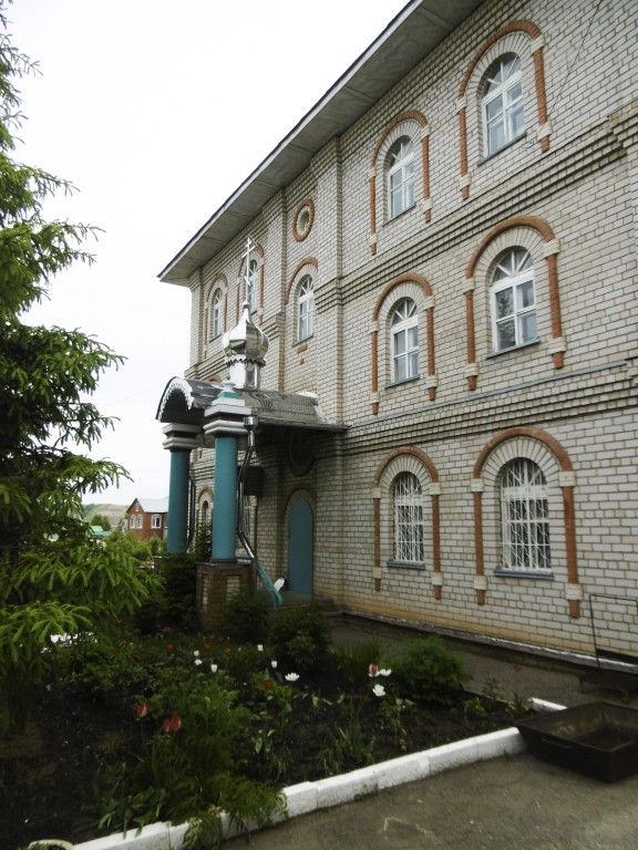 Церковь Троицы Живоначальной, Лениногорск (Лениногорский район, Республика Татарстан). дополнительная информация,  Воскресная школа на церковной территории