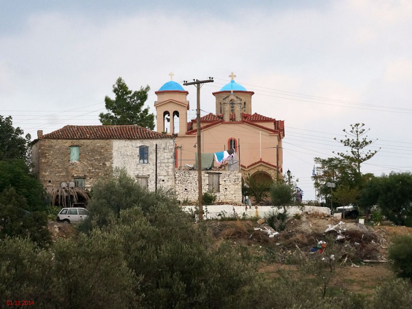 Неизвестная церковь, Тактикуполес (Аттика (Ἀττική), Греция). общий вид в ландшафте