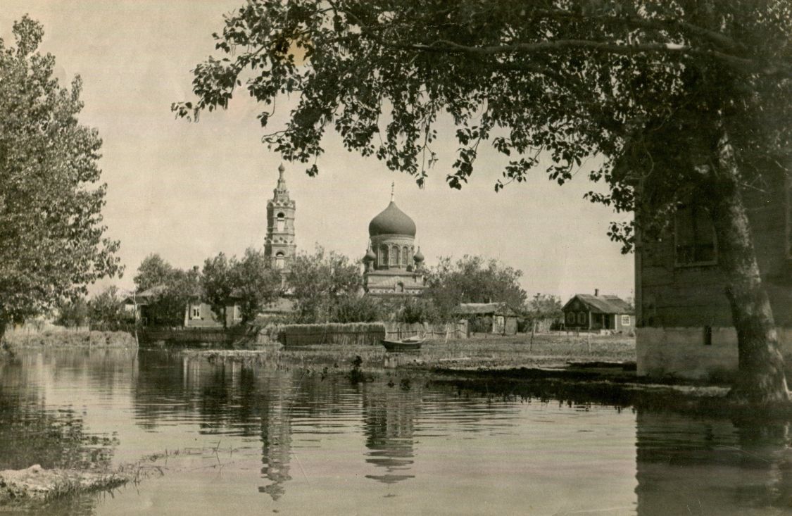 Церковь Преображения Господня, Обуховка (Азовский район и г. Азов, Ростовская область). архивная фотография, Фото 1945 года из фондов Азовского историко-археологического и палеонтологического музея-заповедника. Автор А.С. Соколенко