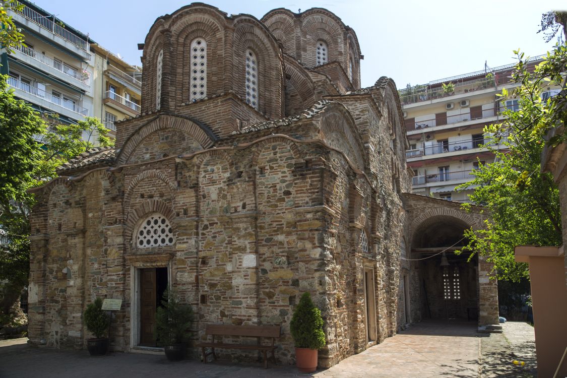 Салоники (Θεσσαλονίκη). Церковь Пантелеимона Целителя. фасады, вид с юго-запада