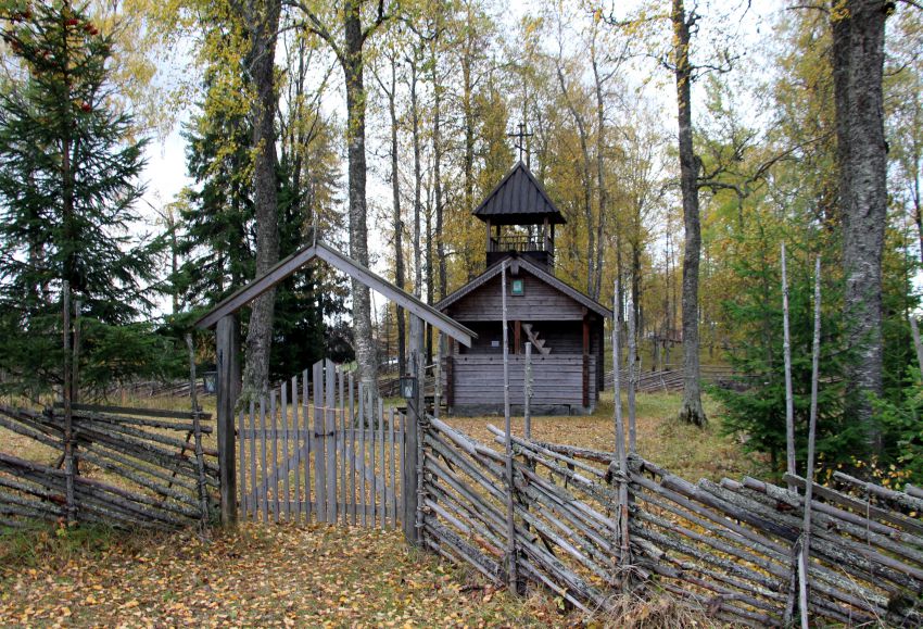 Часовня Спаса Нерукотворного Образа, Хейняваара (Северная Карелия, Финляндия). общий вид в ландшафте