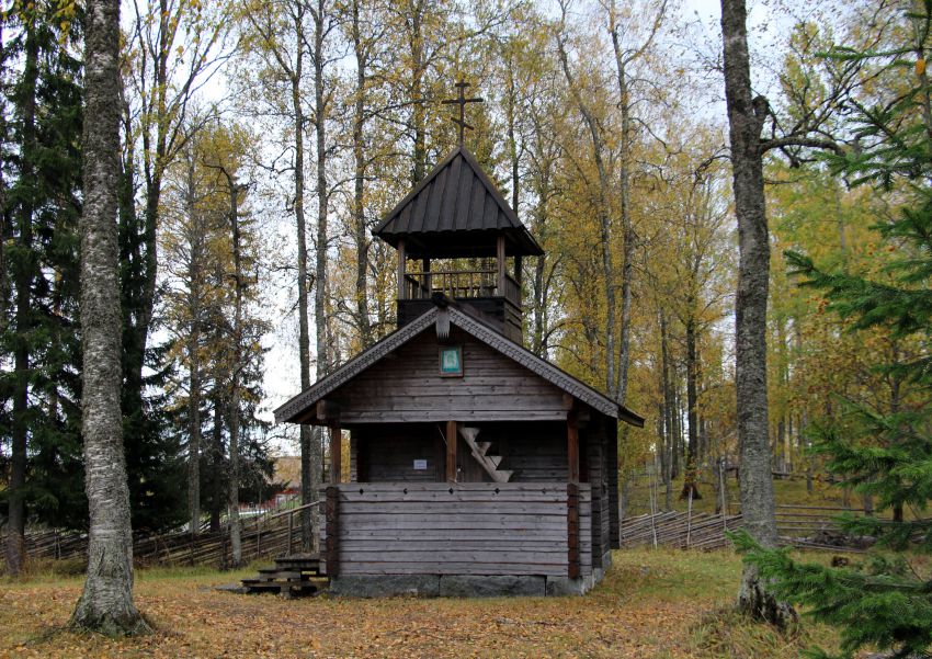 Часовня Спаса Нерукотворного Образа, Хейняваара (Северная Карелия, Финляндия). общий вид в ландшафте