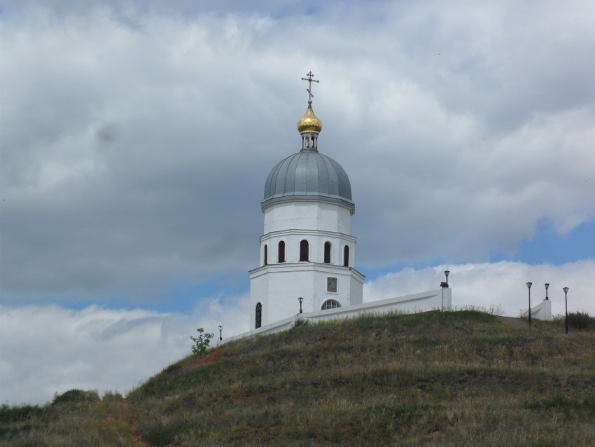 Часовня Георгия Победоносца, Новоузели (Матвеевский район, Оренбургская область). общий вид в ландшафте