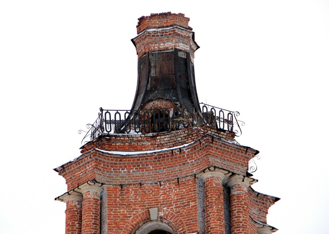 Церковь Троицы Живоначальной, Лаж (Лебяжский район, Кировская область). архитектурные детали