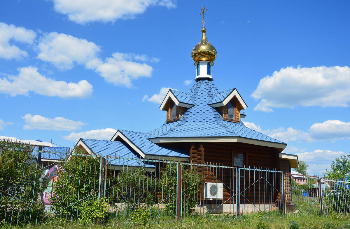 Часовня Владимирской иконы Божией Матери, Юматово (Уфимский район, Республика Башкортостан). общий вид в ландшафте
