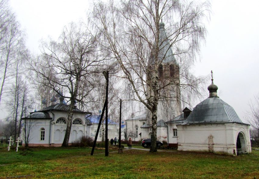 Часовня Казанской иконы Божией Матери, Рожново (Бор, ГО, Нижегородская область). общий вид в ландшафте, слева направо: Казанская часовня, Казанская церковь, колокольня, купольная сень