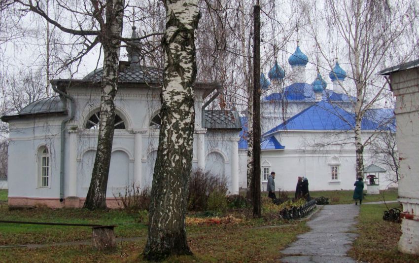 Часовня Казанской иконы Божией Матери, Рожново (Бор, ГО, Нижегородская область). фасады, северный фасад, на заднем плане Казанская церковь