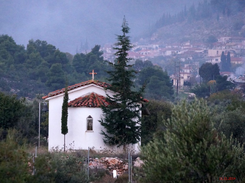 Агиос Власис. Церковь Власия. общий вид в ландшафте
