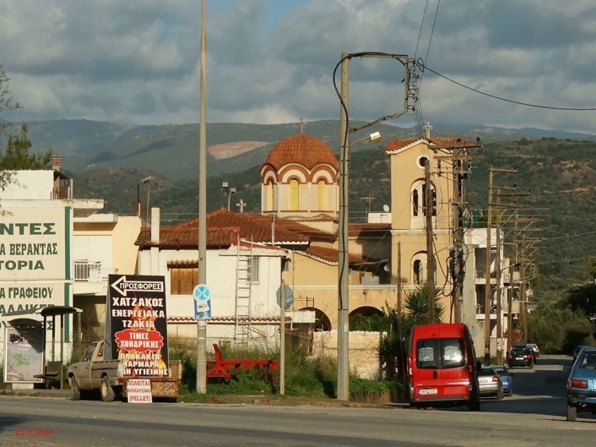 Церковь Спиридона Тримифунтского, Спарта (Пелопоннес (Πελοπόννησος), Греция). общий вид в ландшафте