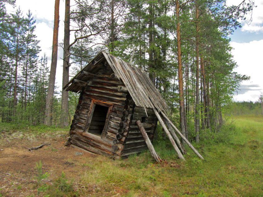 Кенский волок, урочище. Неизвестная часовня. фасады, вид с юго-запада