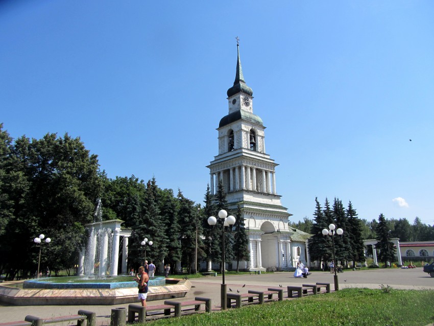 Слободской. Соборная колокольня. общий вид в ландшафте, Колокольня  Преображенского  собора г.Слободской