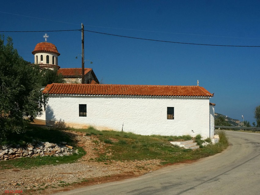 Неизвестная церковь, Плака (Пелопоннес (Πελοπόννησος), Греция). фасады