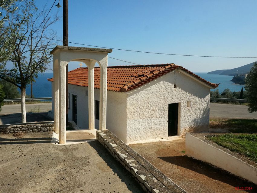 Неизвестная церковь, Плака (Пелопоннес (Πελοπόννησος), Греция). фасады