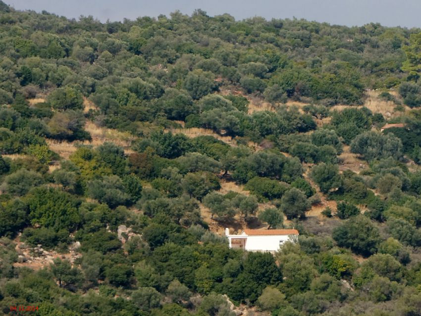Неизвестная церковь, Агиос Иоанис (Пелопоннес (Πελοπόννησος), Греция). общий вид в ландшафте