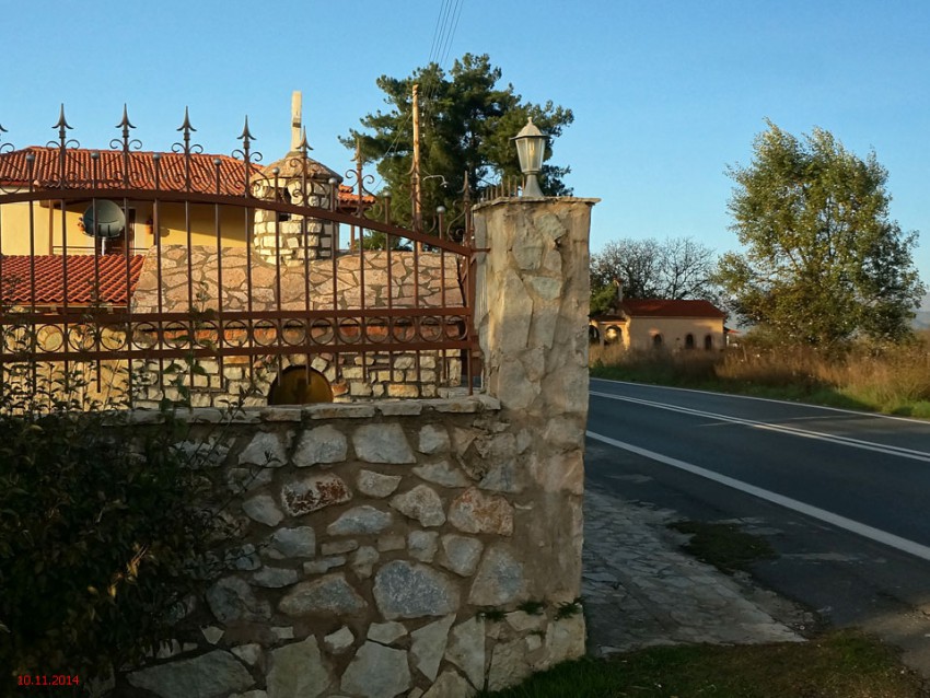 Неизвестная часовня, Керасица (Пелопоннес (Πελοπόννησος), Греция). общий вид в ландшафте
