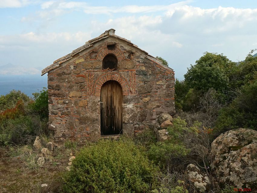 Часовня Димитрия Солунского, Палеа-Лутра (Аттика (Ἀττική), Греция). фасады