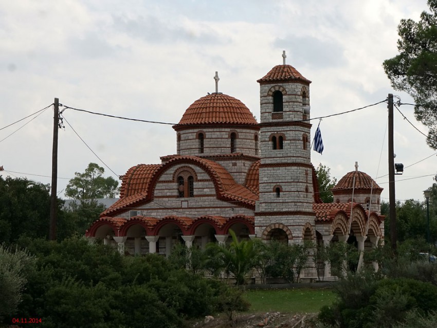 Церковь Нектария Афонского, Сикеа (Пелопоннес (Πελοπόννησος), Греция). общий вид в ландшафте