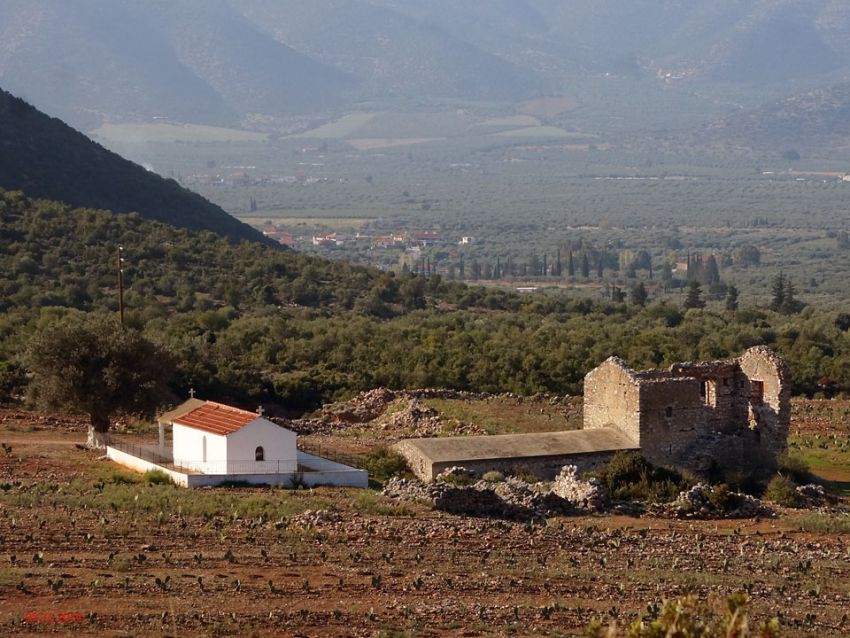 Неизвестная церковь, Агиос Андреас (Пелопоннес (Πελοπόννησος), Греция). общий вид в ландшафте