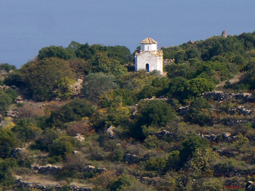 Часовня Константина равноапостольного, Палеа-Лутра (Аттика (Ἀττική), Греция). общий вид в ландшафте