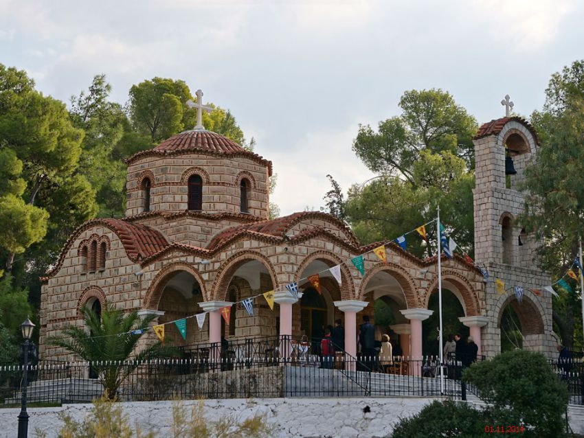Неизвестная церковь, Метана (Аттика (Ἀττική), Греция). фасады