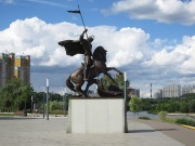 Собор Николая Чудотворца в Павшинской пойме, Памятник Георгию Победоносцу возле собора Николая Чудотворца. Скульптура установлена в 2020 г. к 75-летию Победы в Великой Отечественной войне<br>, Красногорск, Красногорский городской округ, Московская область