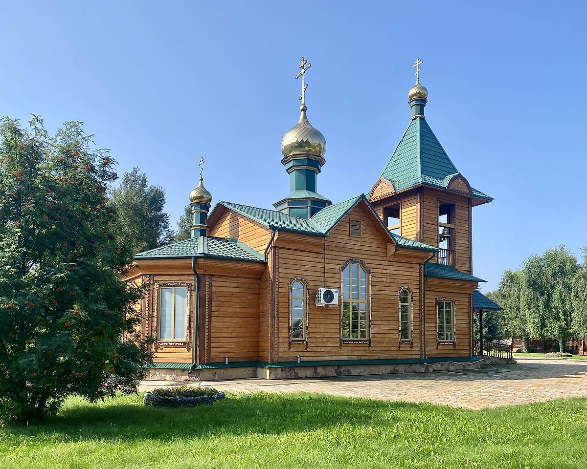 Вид с СВ, фасады. Церковь Троицы Живоначальной, Солгон (Ужурский район, Красноярский край)