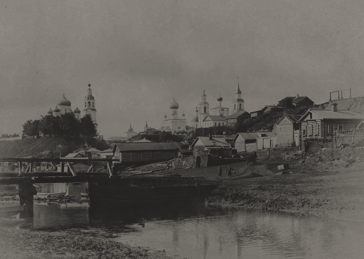 Собор Вознесения Господня, Слободской (Слободской район, Кировская область). архивная фотография, Фото 1900-1912 гг.  Собор Вознесения Господня чуть левее от центра.