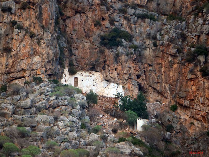 Церковь Иоанна Предтечи, Агиа-Параскеви (Пелопоннес (Πελοπόννησος), Греция). общий вид в ландшафте