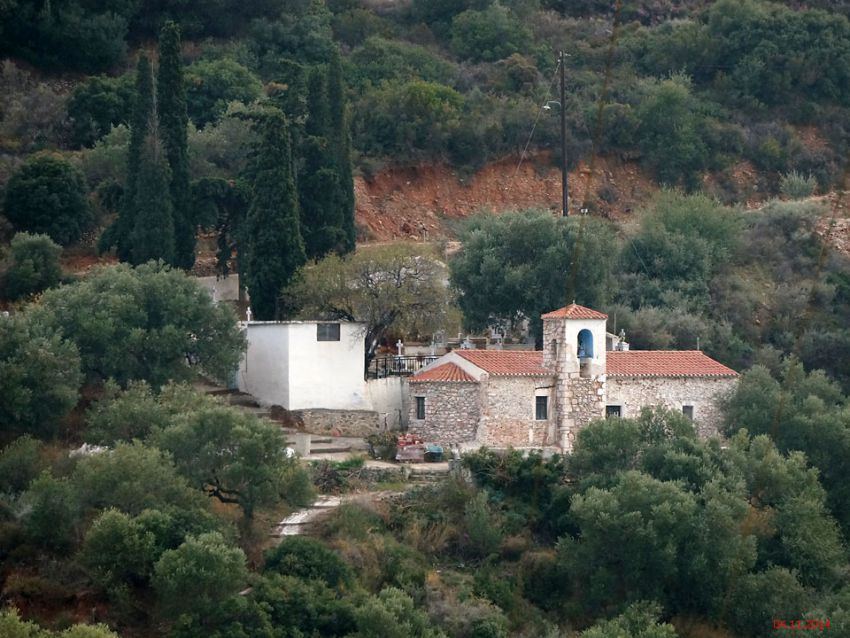 Неизвестная церковь, Номия (Пелопоннес (Πελοπόννησος), Греция). общий вид в ландшафте