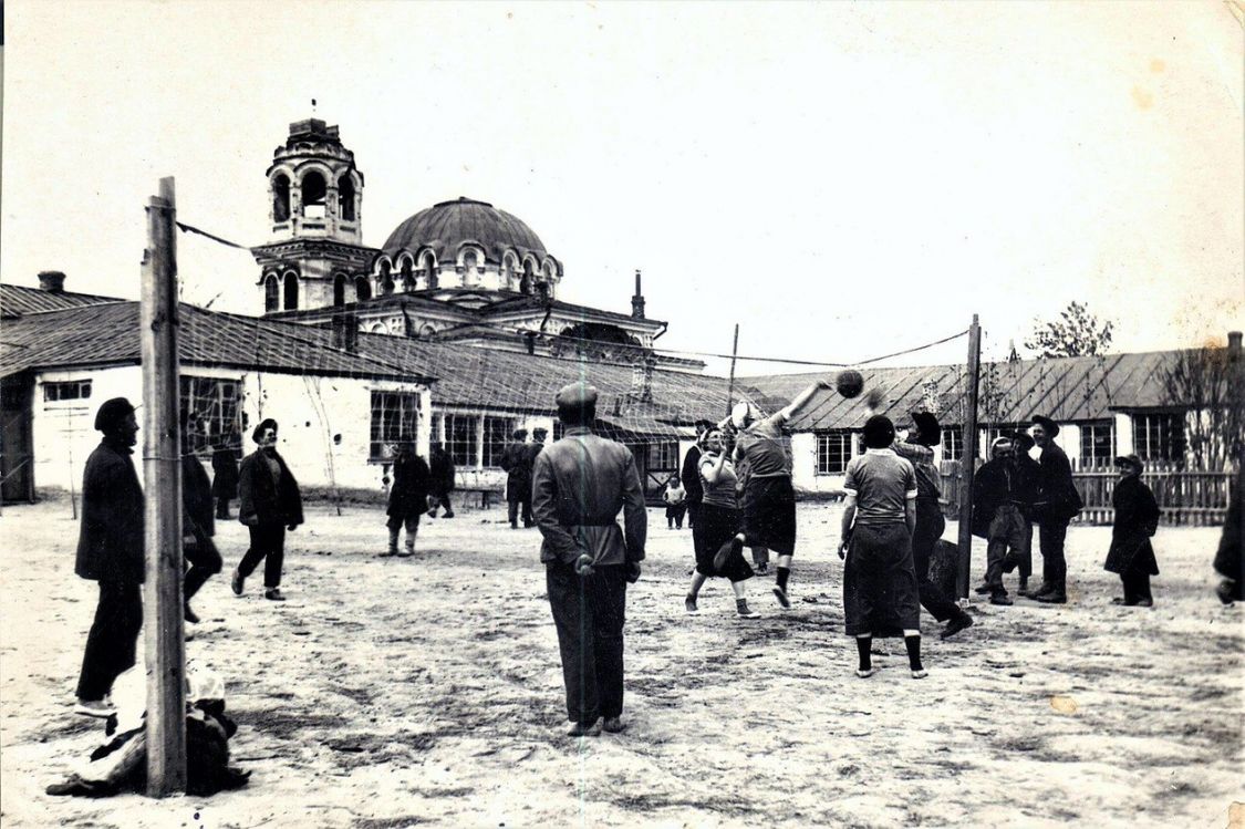 Церковь Смоленской иконы Божией Матери в Караваево, Авиастроительный район (Казань, город, Республика Татарстан). архивная фотография, Вид церкви 1940-1950-е годы. Фото с сайта 