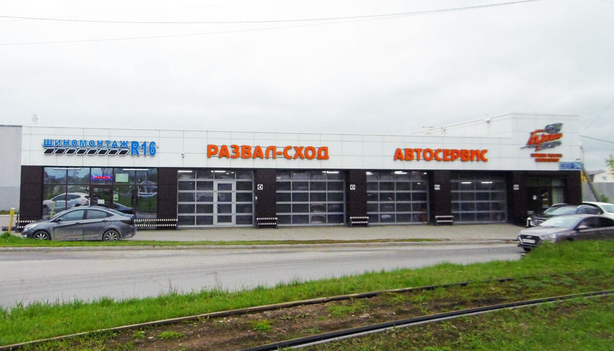 Церковь Смоленской иконы Божией Матери в Караваево, Авиастроительный район (Казань, город, Республика Татарстан). дополнительная информация, Церковь стояла на месте нынешнего автосервиса у трамвайного кольца остановки Караваево