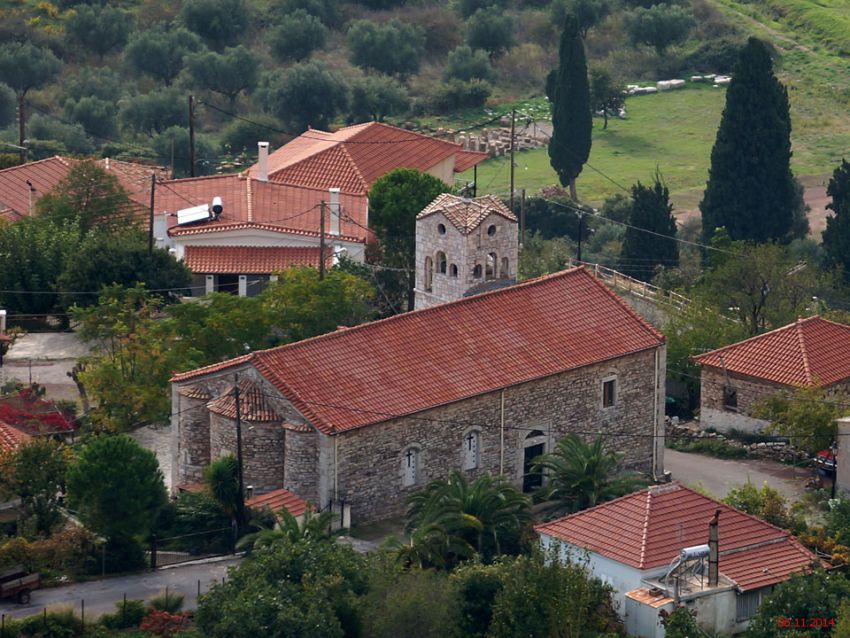 Церковь Димитрия Солунского, Мавромати (Пелопоннес (Πελοπόννησος), Греция). общий вид в ландшафте